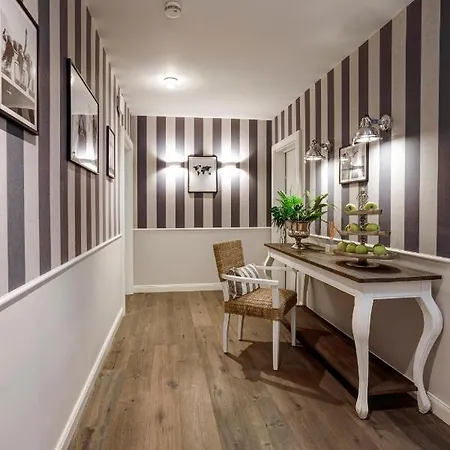 Seventy Seven Hotel *