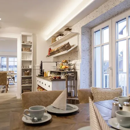 Hotel Seventy Seven *